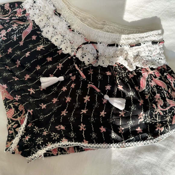 Poupette St Barth silk short shorts with tassel string at waist. - Picture 4 of 6